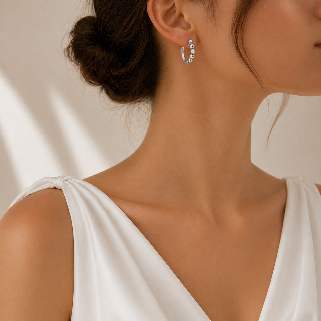 Elegante Creolen mit Kugeln