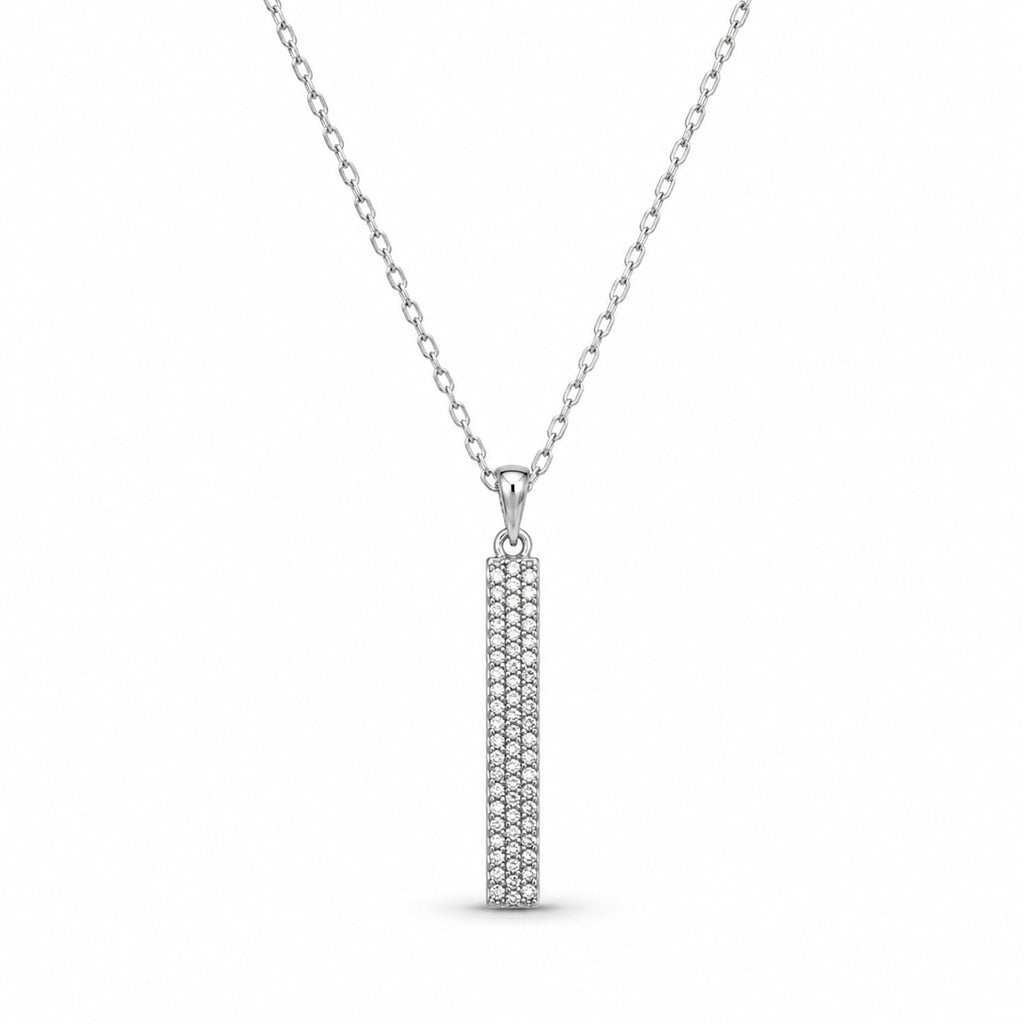 Elegante Halskette mit Steinen
