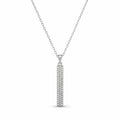 Elegante Halskette mit Steinen