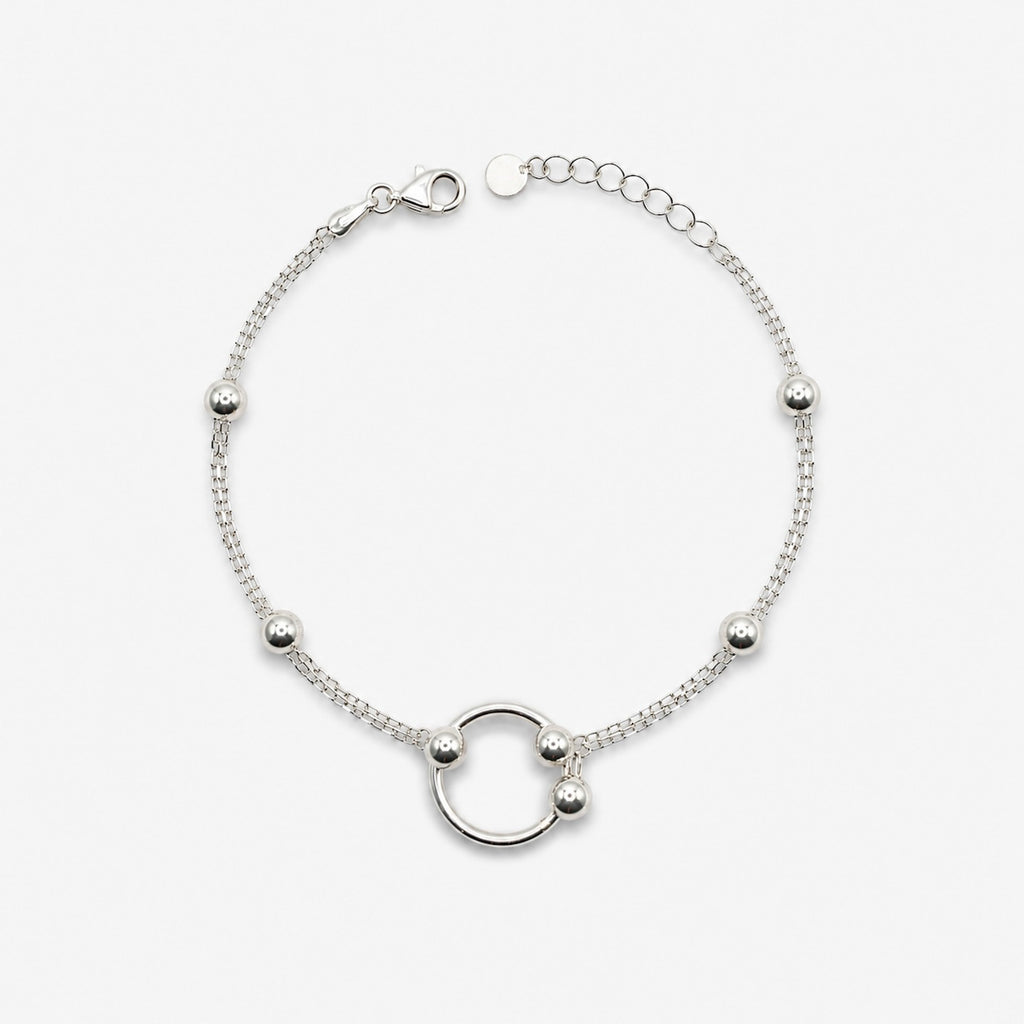 Silberarmband mit modernen Kugeldetails