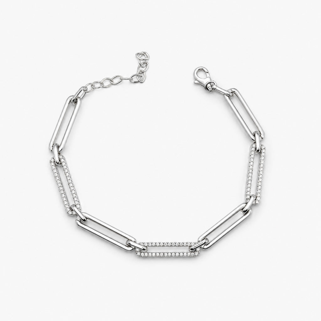 Elegantes Silberarmband mit funkelnden Zirkonia-Details.