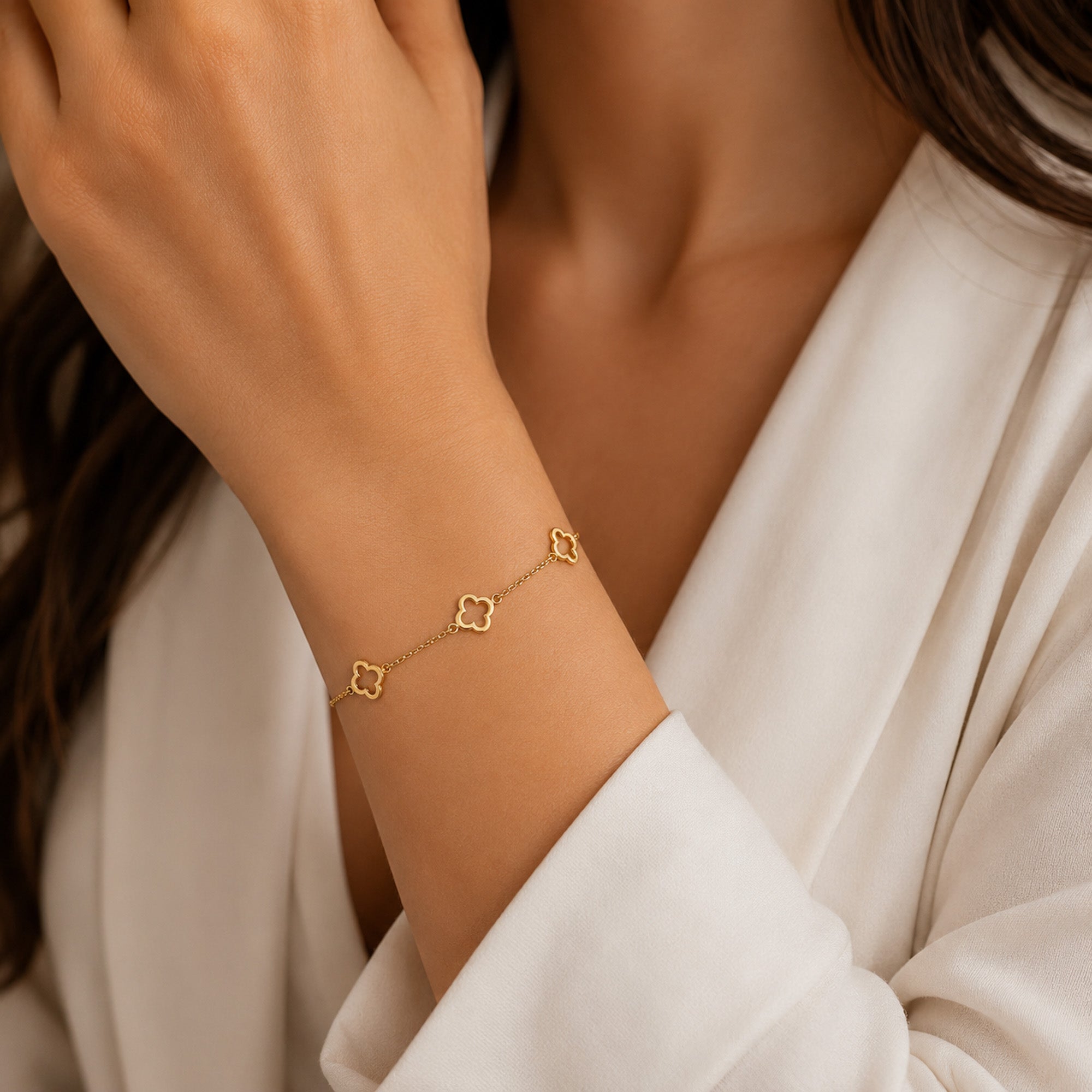 Elegantes Armband mit Kleeblatt-Details