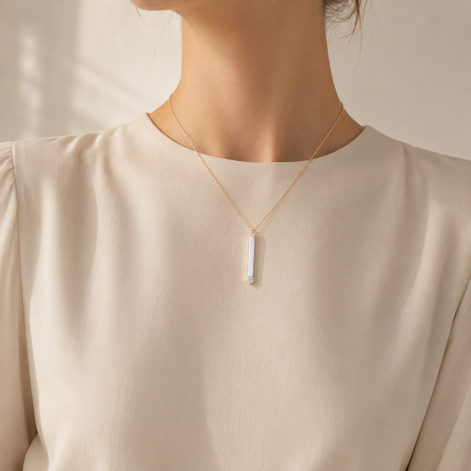 Elegante mit öffnbarem Anhänger