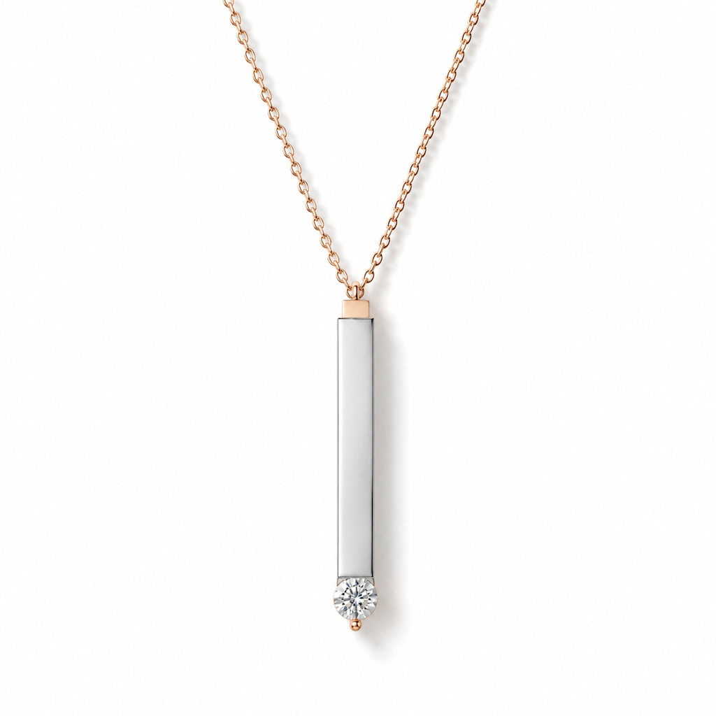 Elegante mit öffnbarem Anhänger