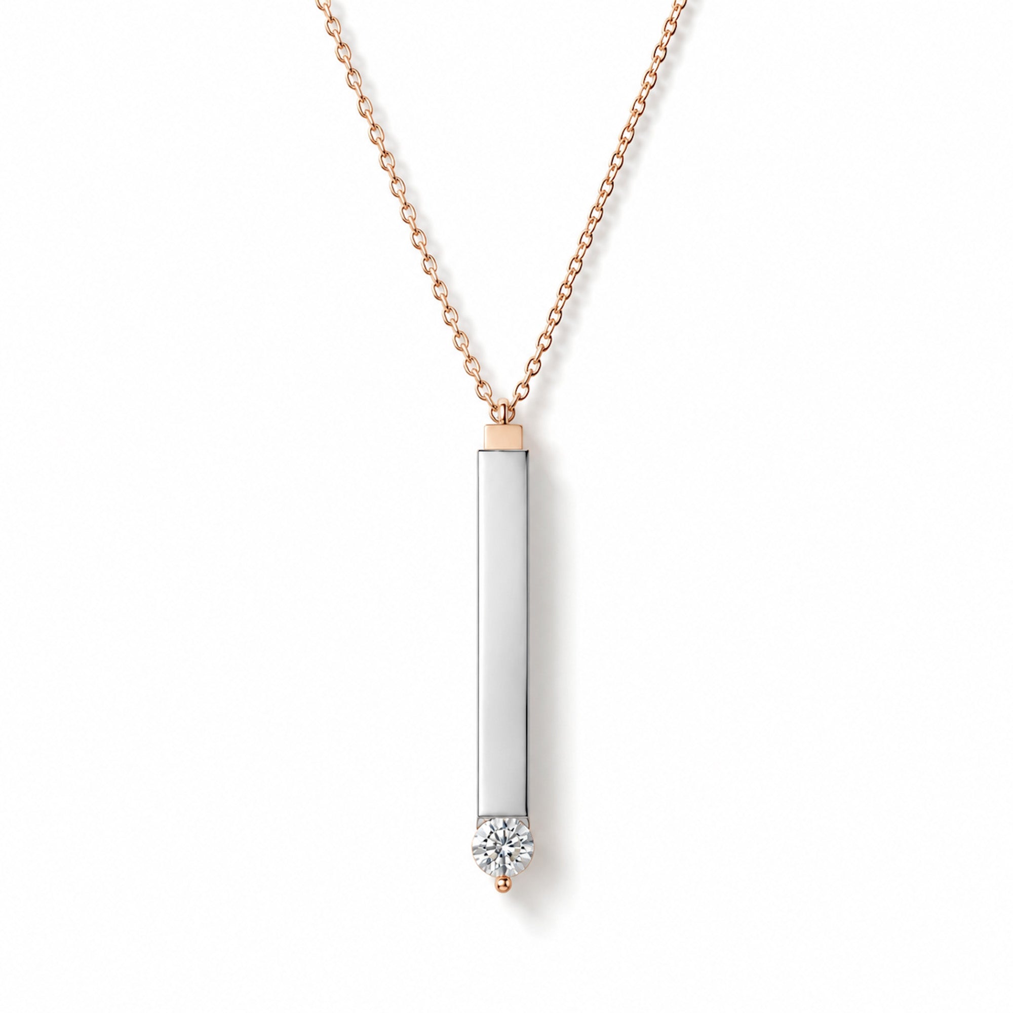 Elegante mit öffnbarem Anhänger