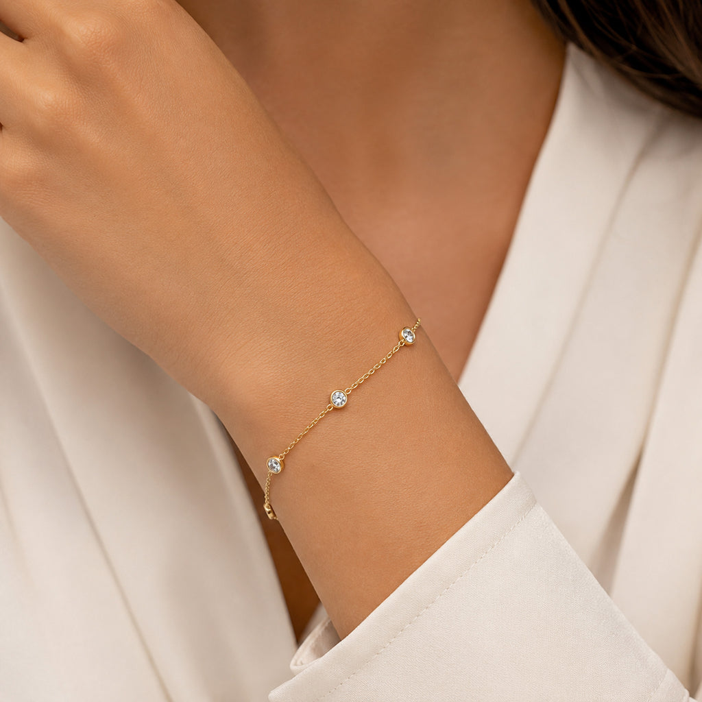 Elegantes Armband mit funkelnden Zirkonia-Steinen.